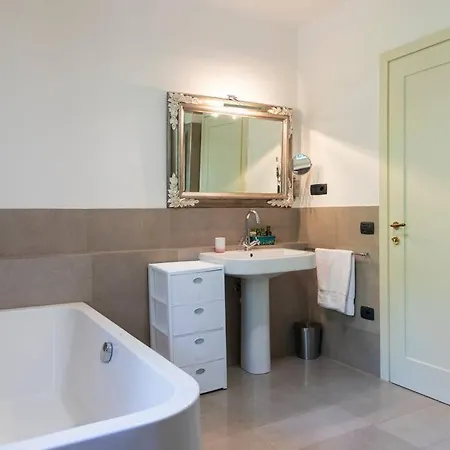 Fiore Nel Borgo D'arte By Yohome Novilara